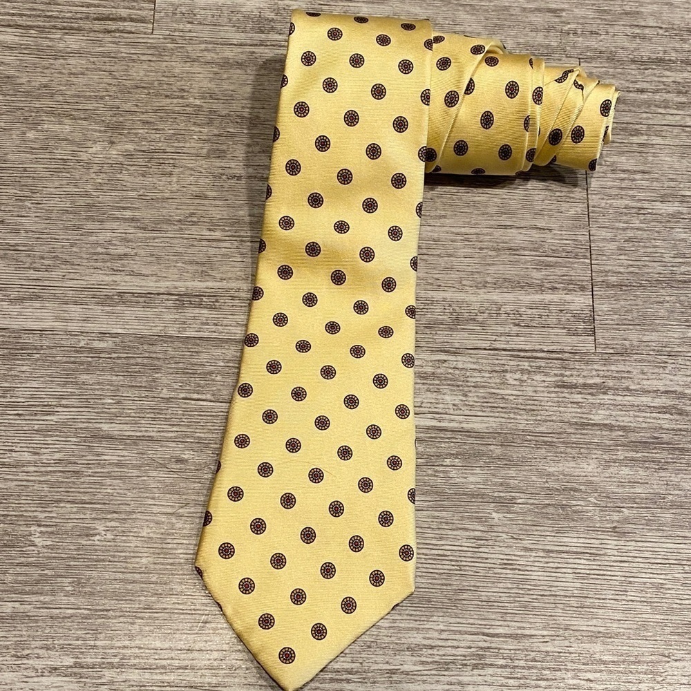 Vtg Yellow Silk Tie Medallion Pattern Made in USA Classic Mens Necktie